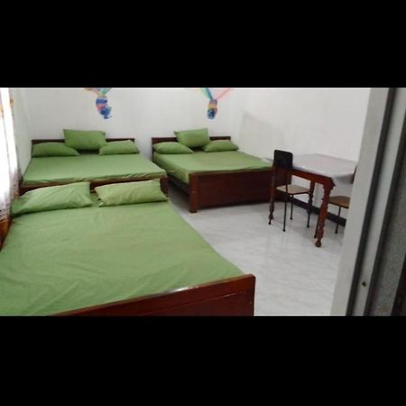 Dinesh Guest House Катарагама Экстерьер фото