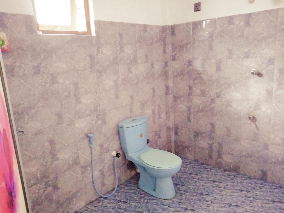Dinesh Guest House Катарагама Экстерьер фото