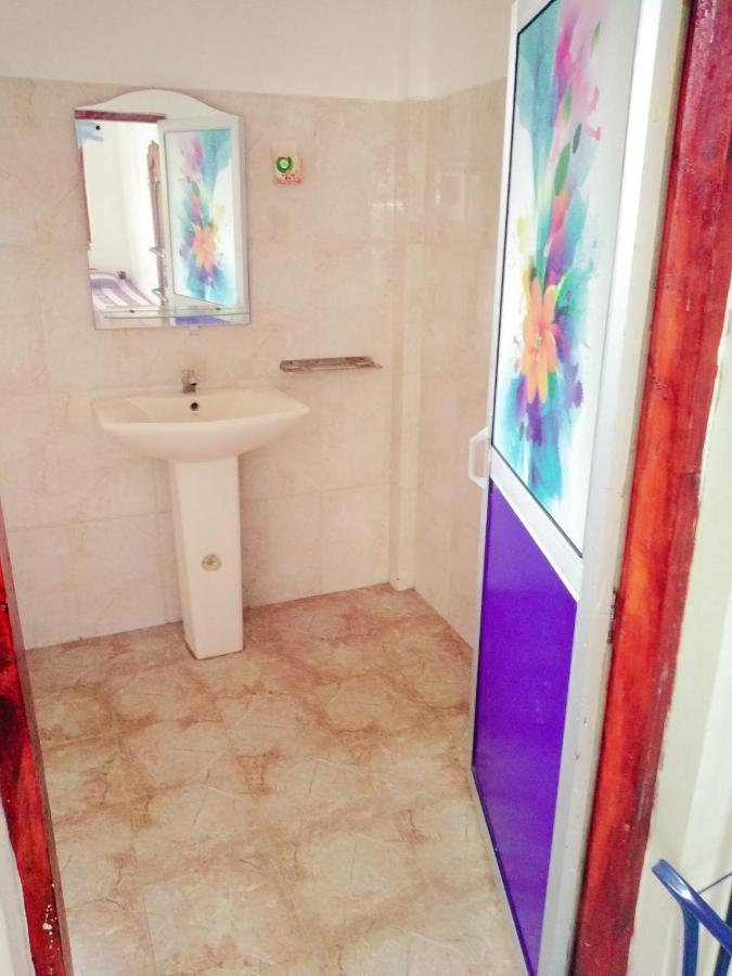 Dinesh Guest House Катарагама Экстерьер фото
